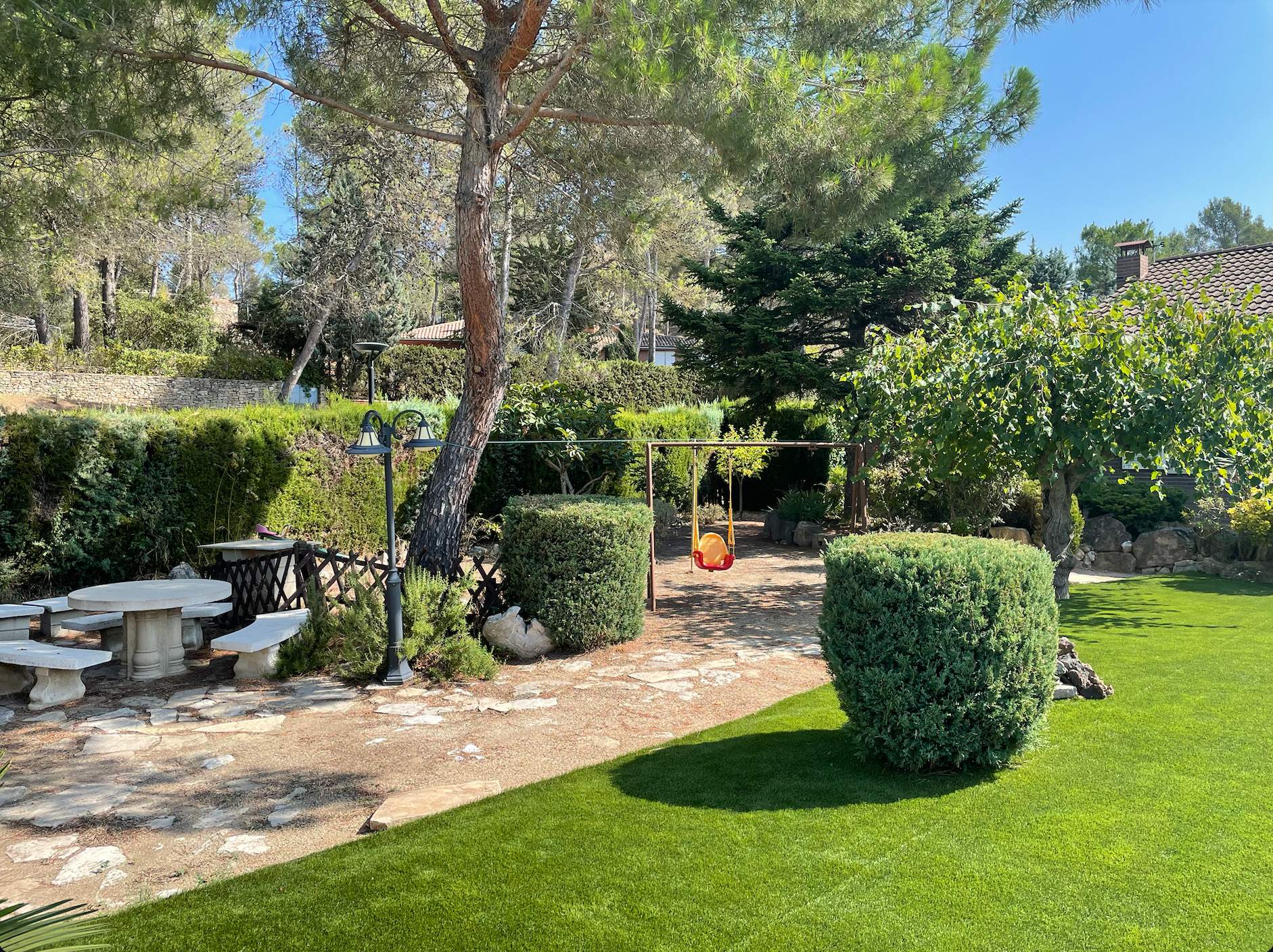 Gartenbereich mit Schaukel